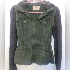 Hooded Bomber sweatshirt in green